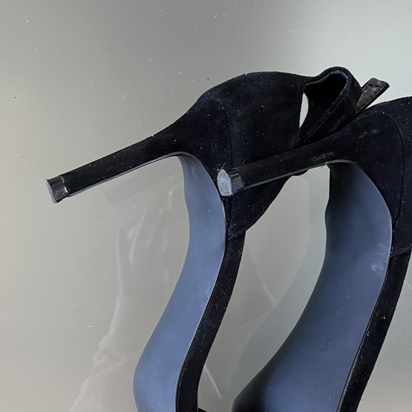 Steve Madden Ankle Strap Luxe Heeled Sandal Black Suede 7.5 PERFECT Condition - Picture 6 of 16